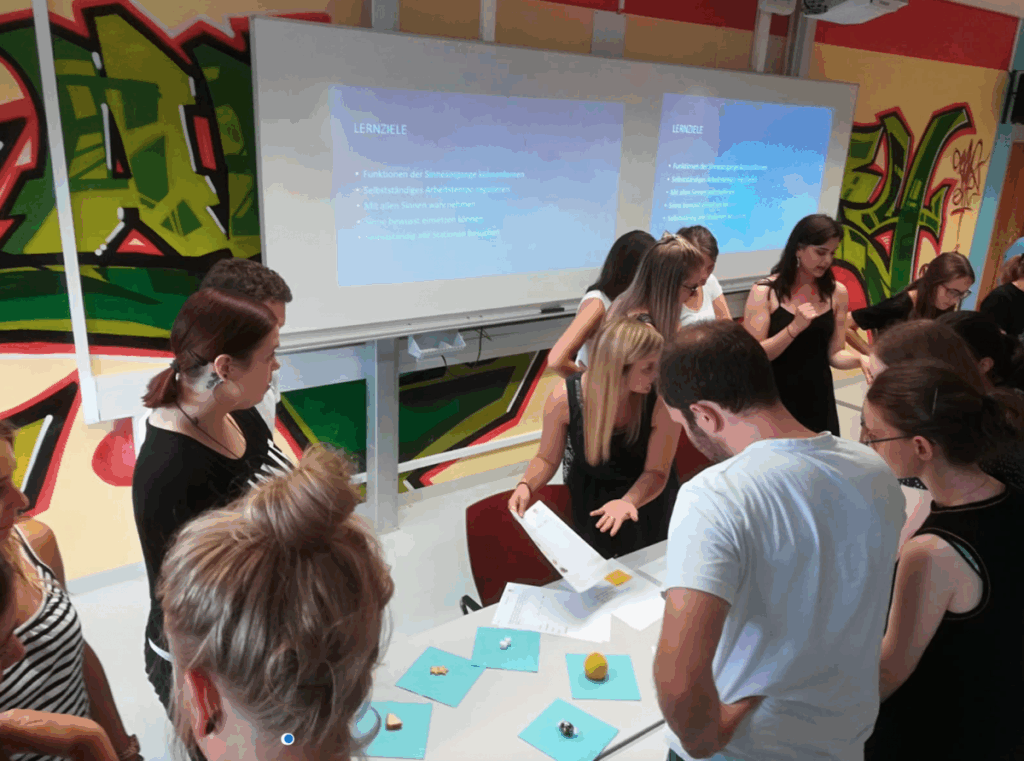 Schüler*innen der Pädagogischen Hochschule Salzburg Stefan Zweig beim studieren.