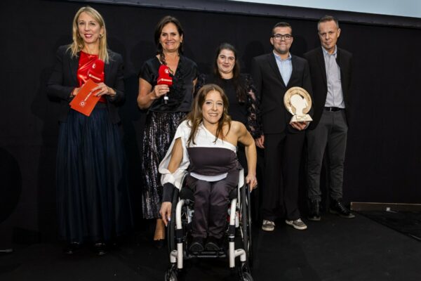 Preisträger Sonderpreis Lebenshilfe Café Mia mit Jurorin Maria Jelenko und Moderatorin Miriam Labus